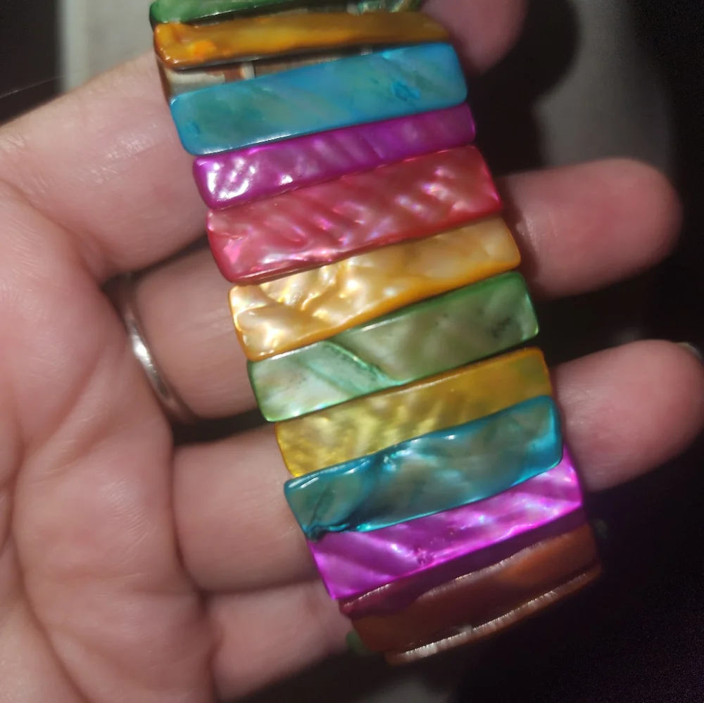 Vintage Multicolor Dyed Mother Of Pearl Bracelet - Picture 4 of 7
